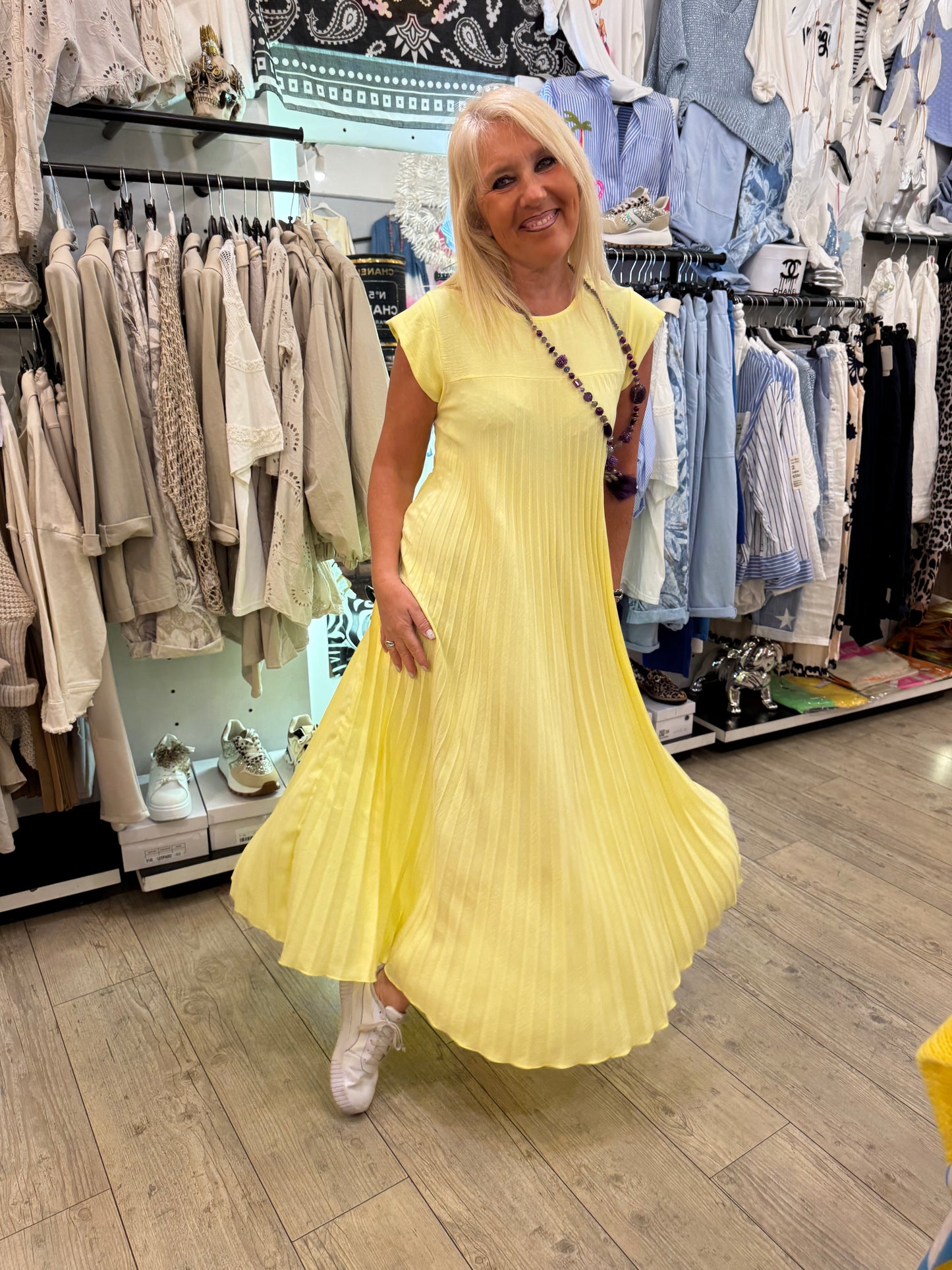 Robe plissée jaune